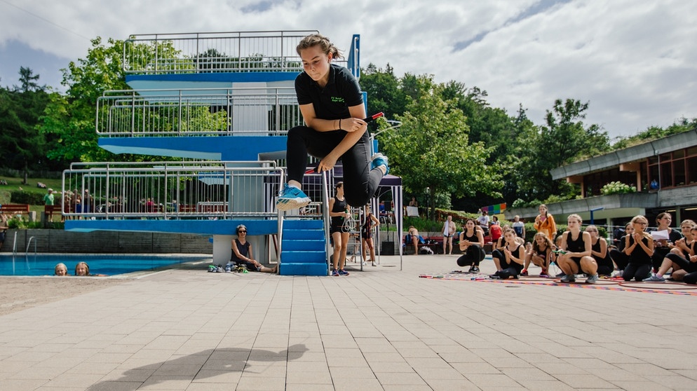 br-radltour-2019-etappe-3-mittagspause-betzenstein-ropeskipper.jpg